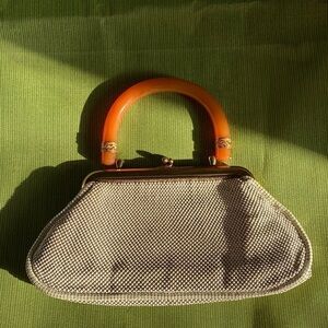 00
1930s Whiting and Davis Allumesh off-white metal mesh frame purse